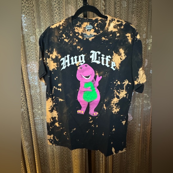Vintage Tops - Barneys “Hug Life” Tee